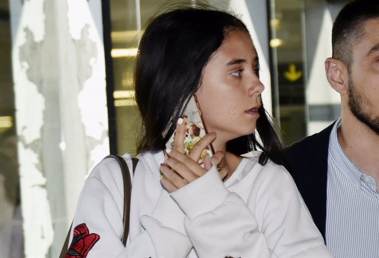 Victoria Federica, superada por la situación, reacciona así a preguntas sobre su abuelo