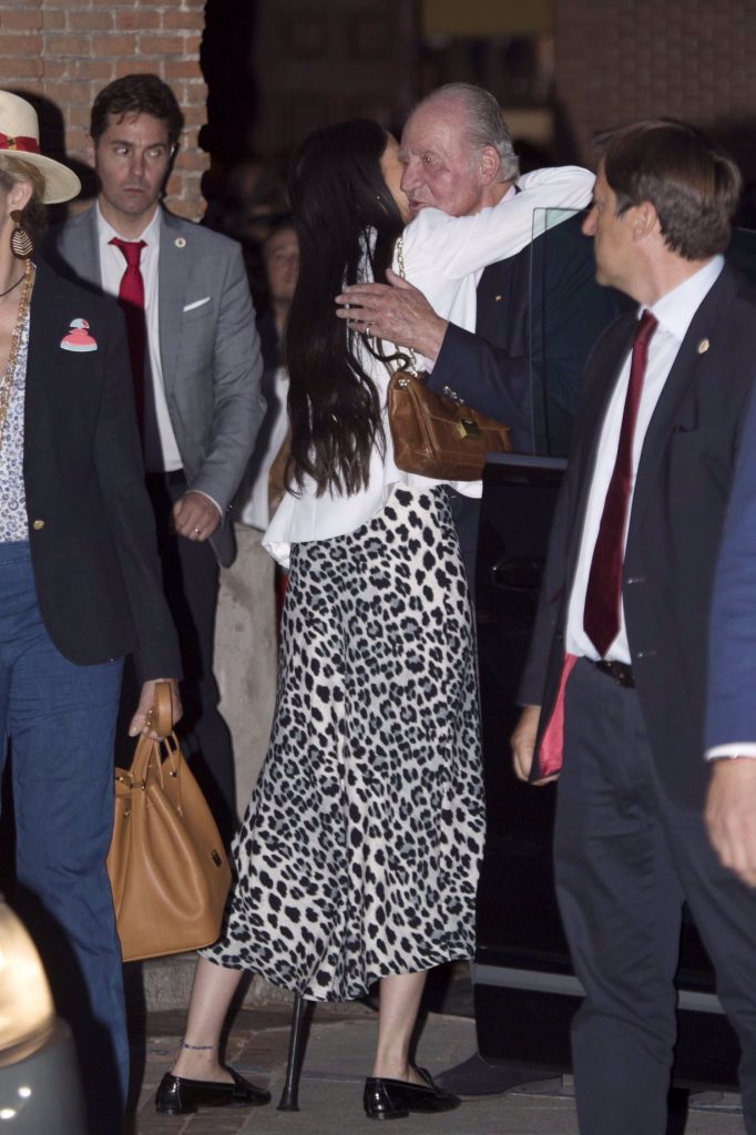 Victoria Federica, abrazando a su abuelo, el rey emérito.