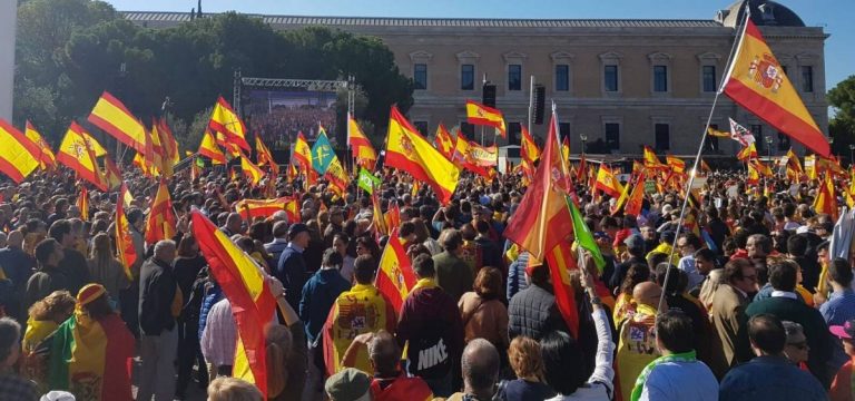 Vox defiende la Constitución frente a un Gobierno 