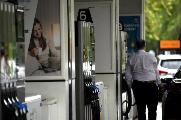 El consumo de combustibles de automoción se frena drásticamente en noviembre