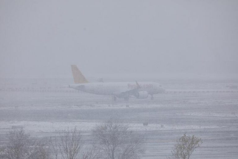 El aeropuerto Madrid-Barajas paraliza su actividad por 'Filomena'