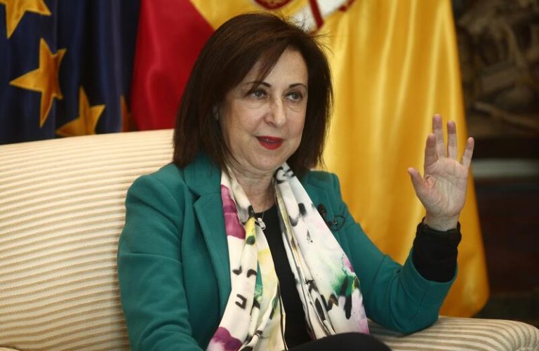 Robles acusa a Podemos de 