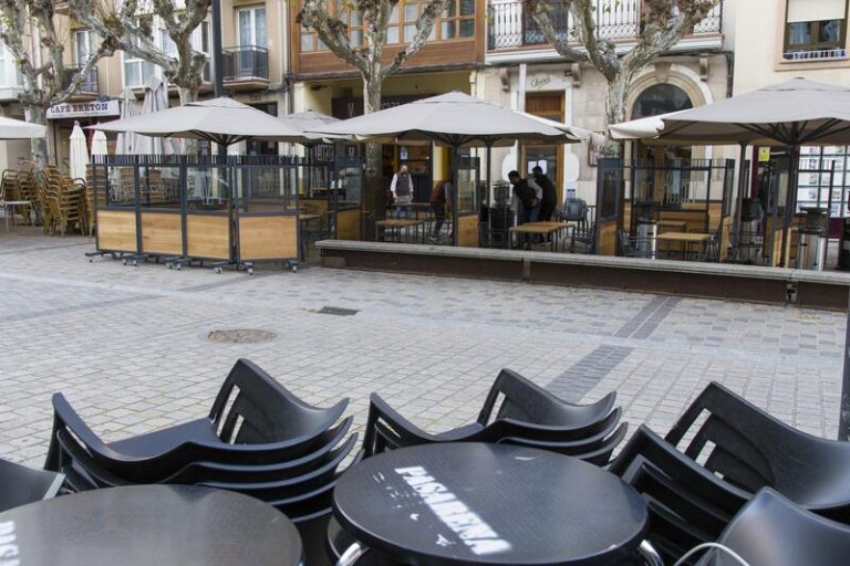 Siete de cada diez empleos perdidos en 2020 pertenecían al comercio y la hostelería