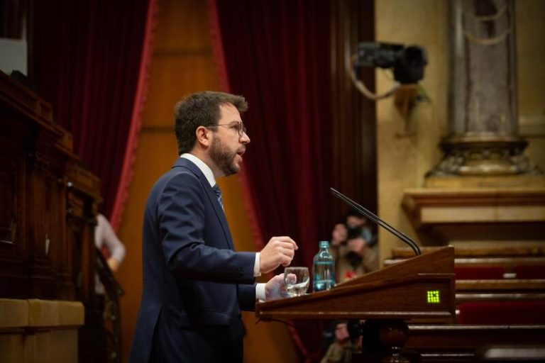 Aragonès afirma que el Govern no tiene sobre la mesa un confinamiento domiciliario