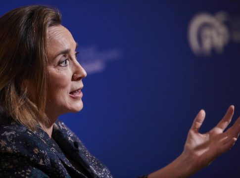 El PP culpa al Gobierno de la falta de vacunas y jeringuillas El PP culpa al Gobierno de la falta de vacunas y jeringuillas