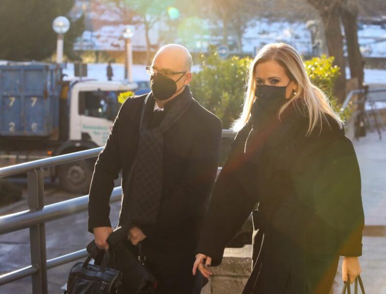 Cifuentes dice que no tiene copia del TFM y que lo entregó en un acto informal