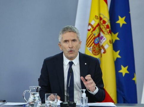 PP y Cs cargan contra Marlaska por usar el Twitter de Interior para ensalzar a Illa PP y Cs cargan contra Marlaska por usar el Twitter de Interior para ensalzar a Illa