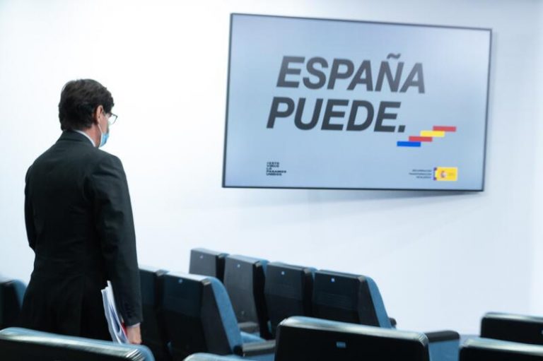 El BOE recoge el cese de Illa y del JEMAD y los nombramientos de Darias e Iceta