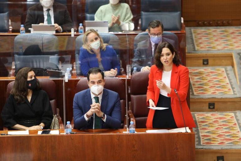 Ayuso cree que los exámenes online en universidades traerán 