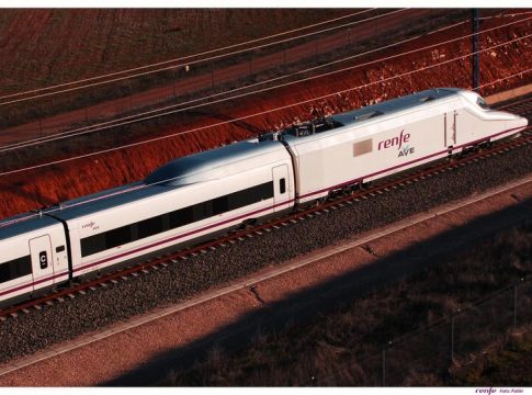 Renfe pondrá a la venta billetes de AVE a 15 euros durante dos semanas Renfe pondrá a la venta billetes de AVE a 15 euros durante dos semanas