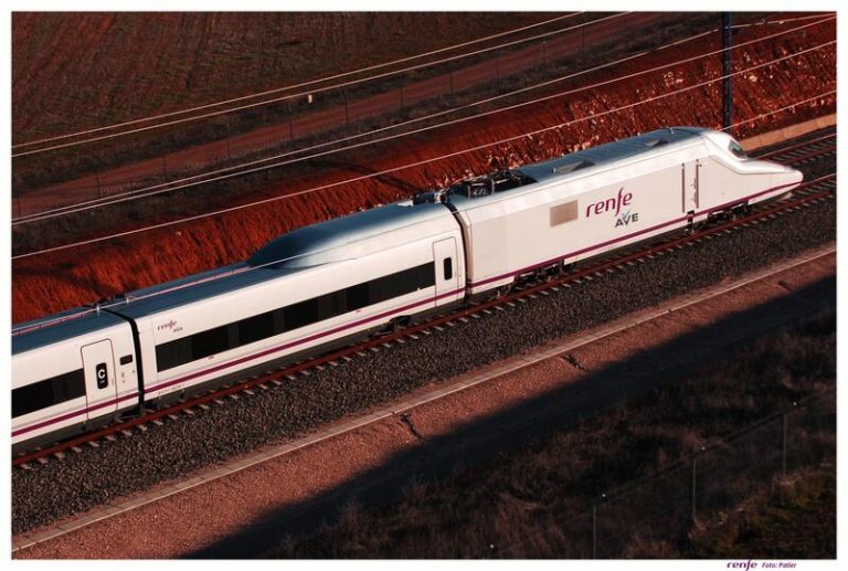 Renfe pondrá a la venta billetes de AVE a 15 euros durante dos semanas