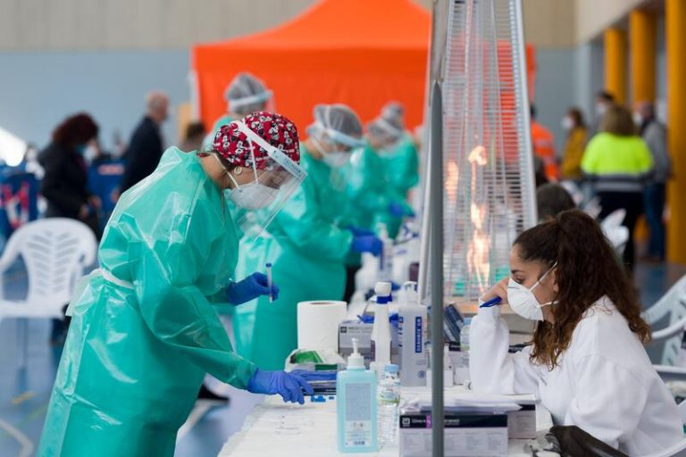 Andalucía registra 7.899 casos, nuevo récord diario de toda la pandemia