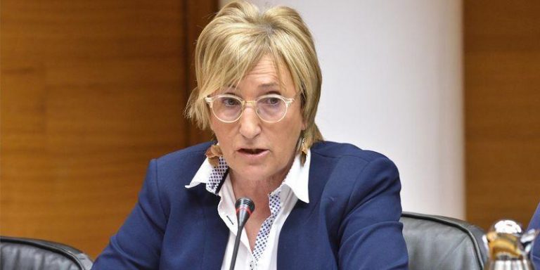 La oposición exige la dimisión de la consejera valenciana