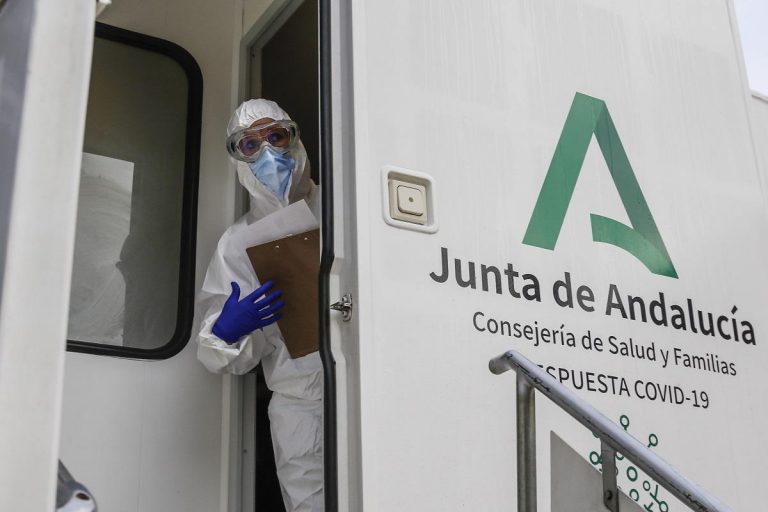 Andalucía duplica su tasa en una semana hasta 635,9 y suma 4.366 casos