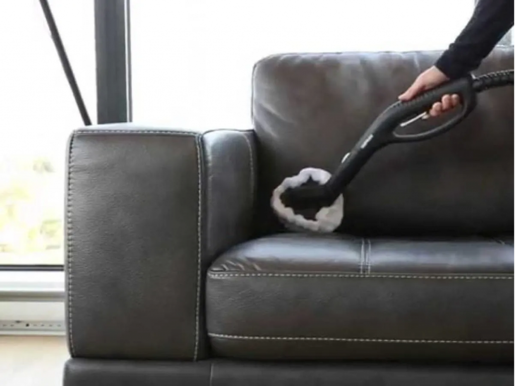 Aspirar el sofá de piel