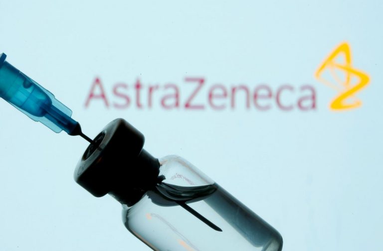 AstraZeneca dice que sí participará en la reunión para explicar los retrasos