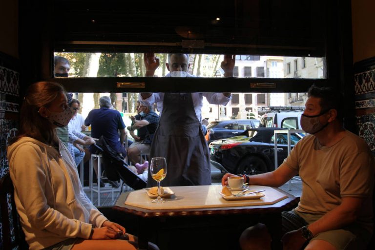 Bilbao se cierra perimetralmente y clausura hostelería desde este viernes