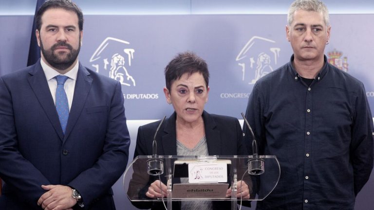 Bildu se pregunta si el JEMAD y la cúpula militar dimitirán por vacunarse