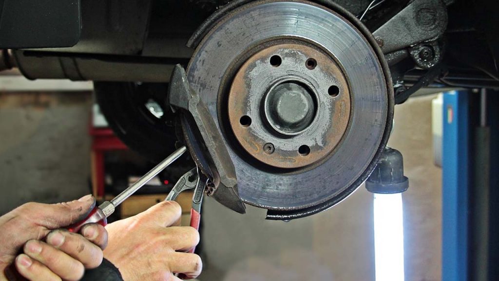 Cómo cambiar el líquido de frenos 3 Cambiar el líquido de frenos