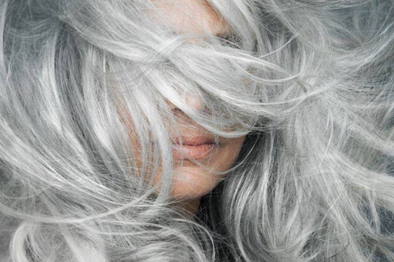 Canas: Los otros motivos por los que te salen además de por la edad