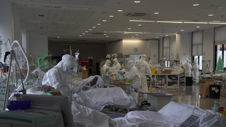 La presión hospitalaria y en UCI sigue en aumento en Cantabria