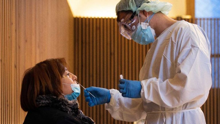 Cantabria suma dos muertes Covid y 123 nuevos casos, un 43% más en un día