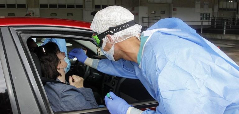 Cantabria vigila Castro y Medio Cudeyo, en riesgo de ser confinados por su alta incidencia