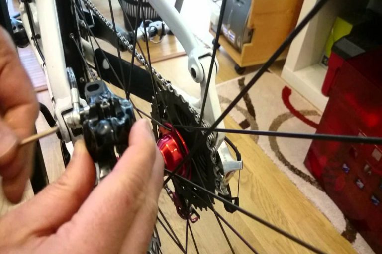 Cómo cambiar las pastillas de freno de una bicicleta