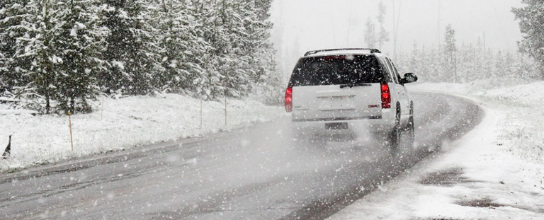 Cómo conducir con hielo: trucos para que el coche no se descontrole