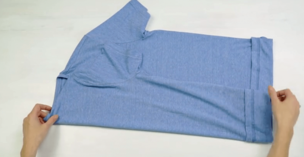 Cómo doblar la ropa fácil y rápido 82 Cómo doblar ropa de manga corta
