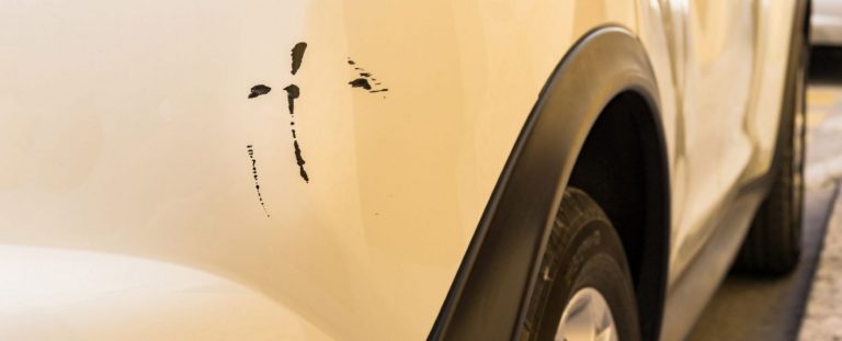 Cómo eliminar los arañazos de la carrocería de tu coche
