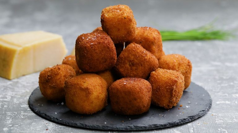 Cómo hacer cuadraditos de jamón york y queso Babybel empanados