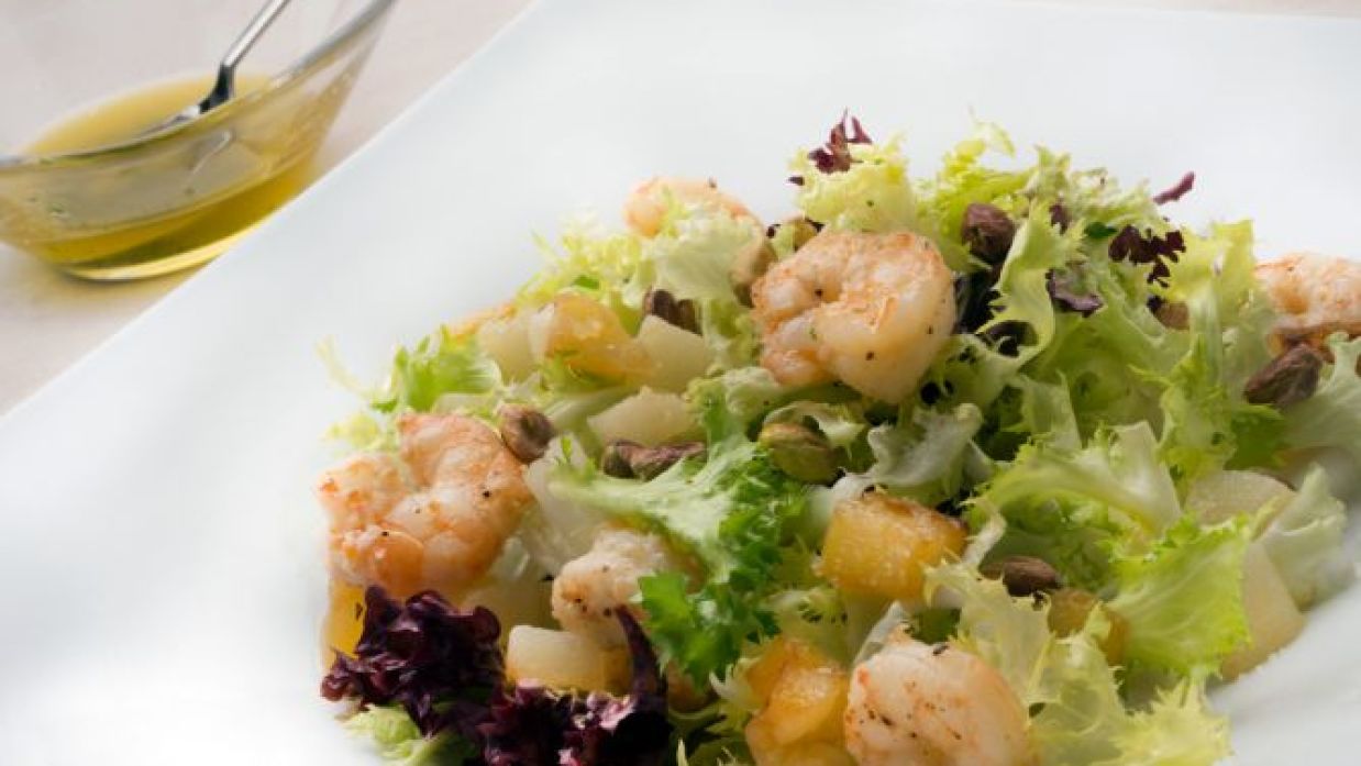 Cómo hacer la receta de ensaladilla de langostinos de Karlos Arguiñano