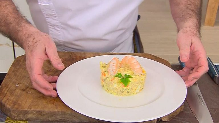 Cómo hacer la receta de ensaladilla de langostinos de Karlos Arguiñano