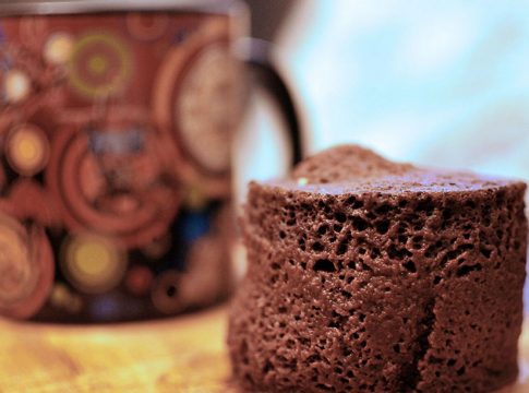 Cómo hacer un bizcocho de chocolate y almendras en el microondas Cómo hacer un bizcocho de chocolate y almendras en el microondas