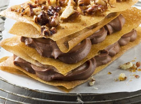 Cómo hacer un milhoja de crema y chocolate como los de pastelería Cómo hacer un milhoja de crema y chocolate como los de pastelería