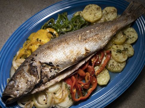 Cómo hacer una corvina al horno Cómo hacer una corvina al horno