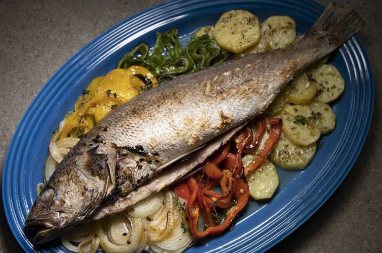 Cómo hacer una corvina al horno