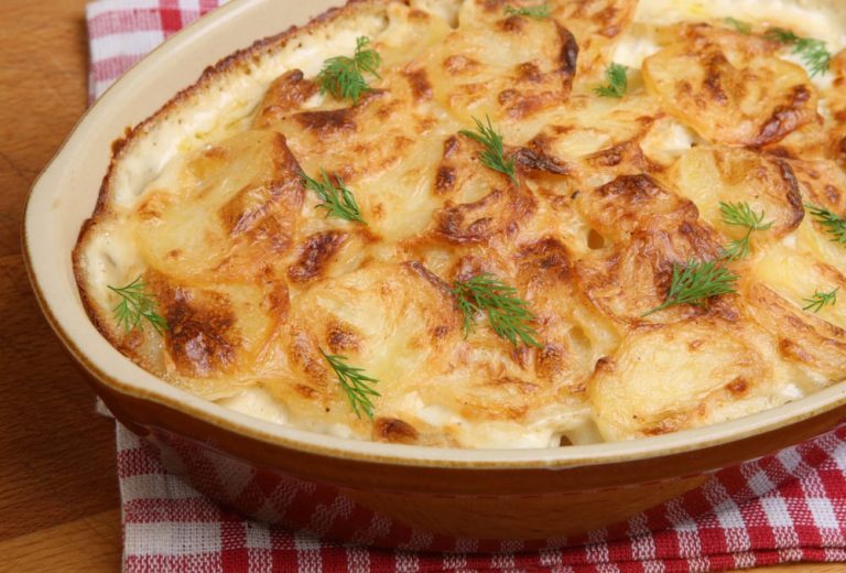 Cómo hacer unas patatas gratinadas al horno con bacón