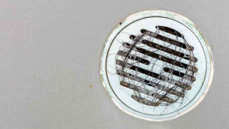 Cómo limpiar el desagüe de la ducha