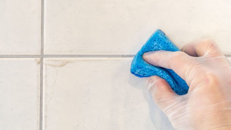 Cómo limpiar las juntas del suelo para que queden como nuevas