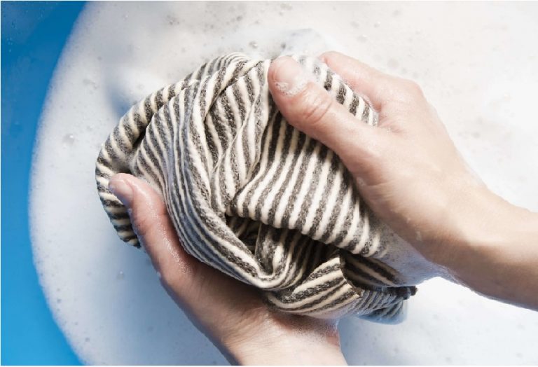 Cómo quitar una mancha de aceite