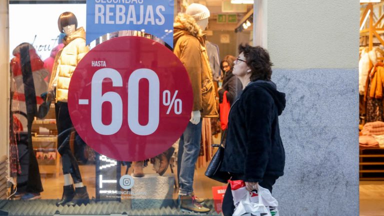 Consumo recuerda que en rebajas se deben abaratar al menos la mitad de los productos