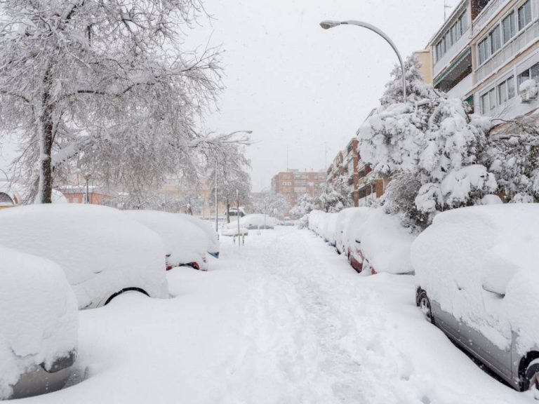 Qué hacer si tu coche ha sufrido daños por la nieve o el hielo