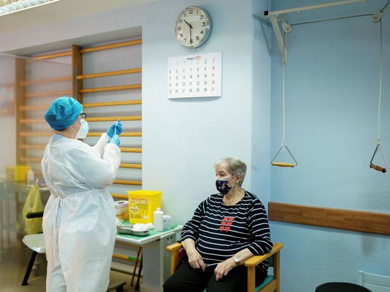 La Fiscalía denuncia a un médico de una residencia de Madrid por homicidio imprudente