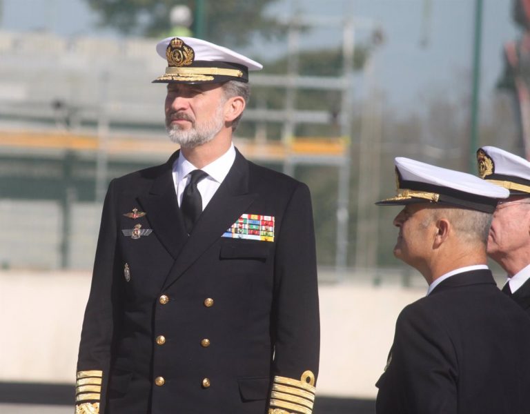 Felipe VI visita el Instituto Hidrográfico de Cádiz y el buque 'Tofiño'