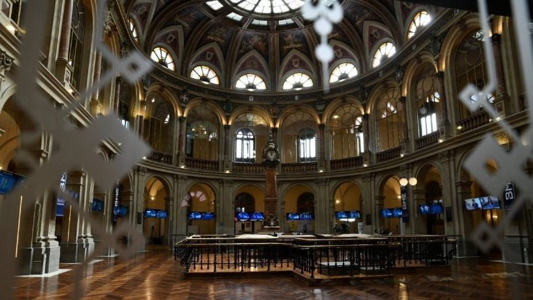 El Ibex 35 cede un 0,36% a media sesión y lucha por conservar los 8.200 puntos