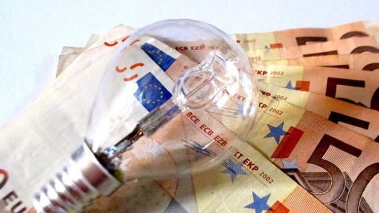 El precio de la luz bajará un 19,4% este jueves y registrará su nivel más bajo en enero