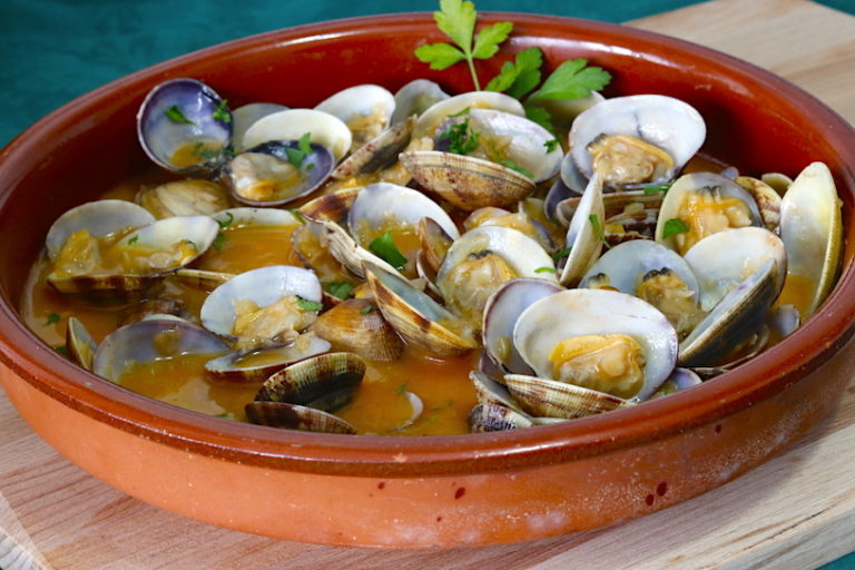 El truco para hacer unas almejas a la marinera de Arguiñano 'ricas, ricas'