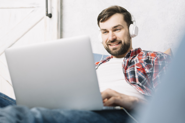 Cómo poner música a un video antes de subirlo a Youtube 3 Elige la pista musical para el vídeo